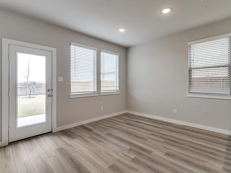 2717 Green River Rd — Photo 9