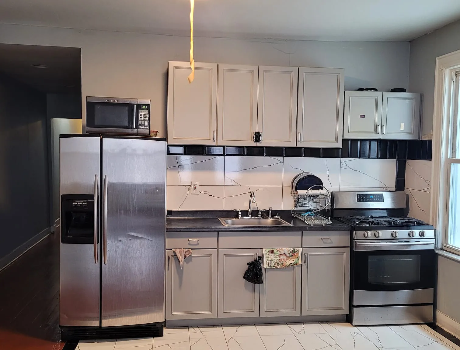 3 bed, 1800 sqft, $900 — Photo 1