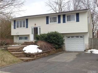 44 Montclair Dr, Selden, NY 11784