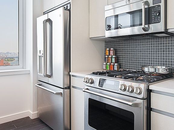 3rd image of 309 Gold St APT 33C