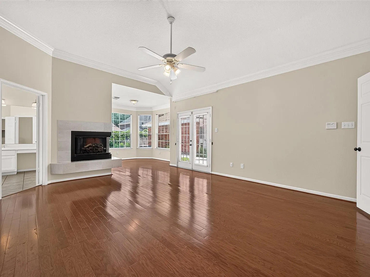 4 bed, 2.5 bath, 2710 sqft, $3,450 — Photo 4