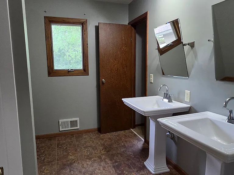 703 Northern Hills Dr NE — Photo 34