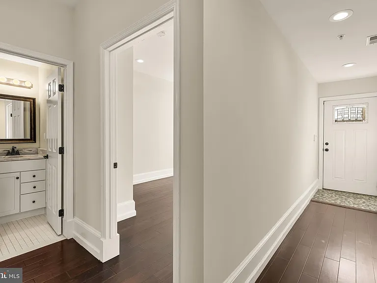 1609 Levis St NE — Photo 17