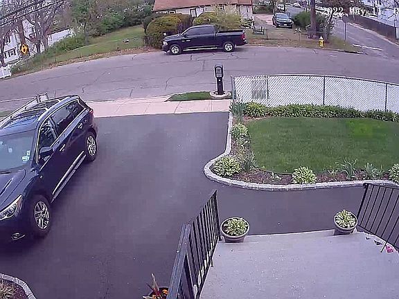 5th image of 28 Garden City Ave