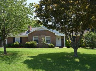 634 E Polo Rd, Winston Salem, NC 27106