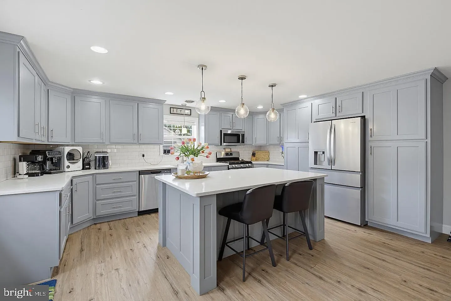 6 bed, 3398 sqft, $3,600 — Photo 1