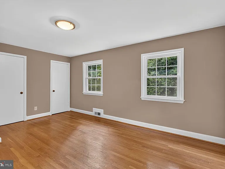 7215 Rollingwood Dr — Photo 18