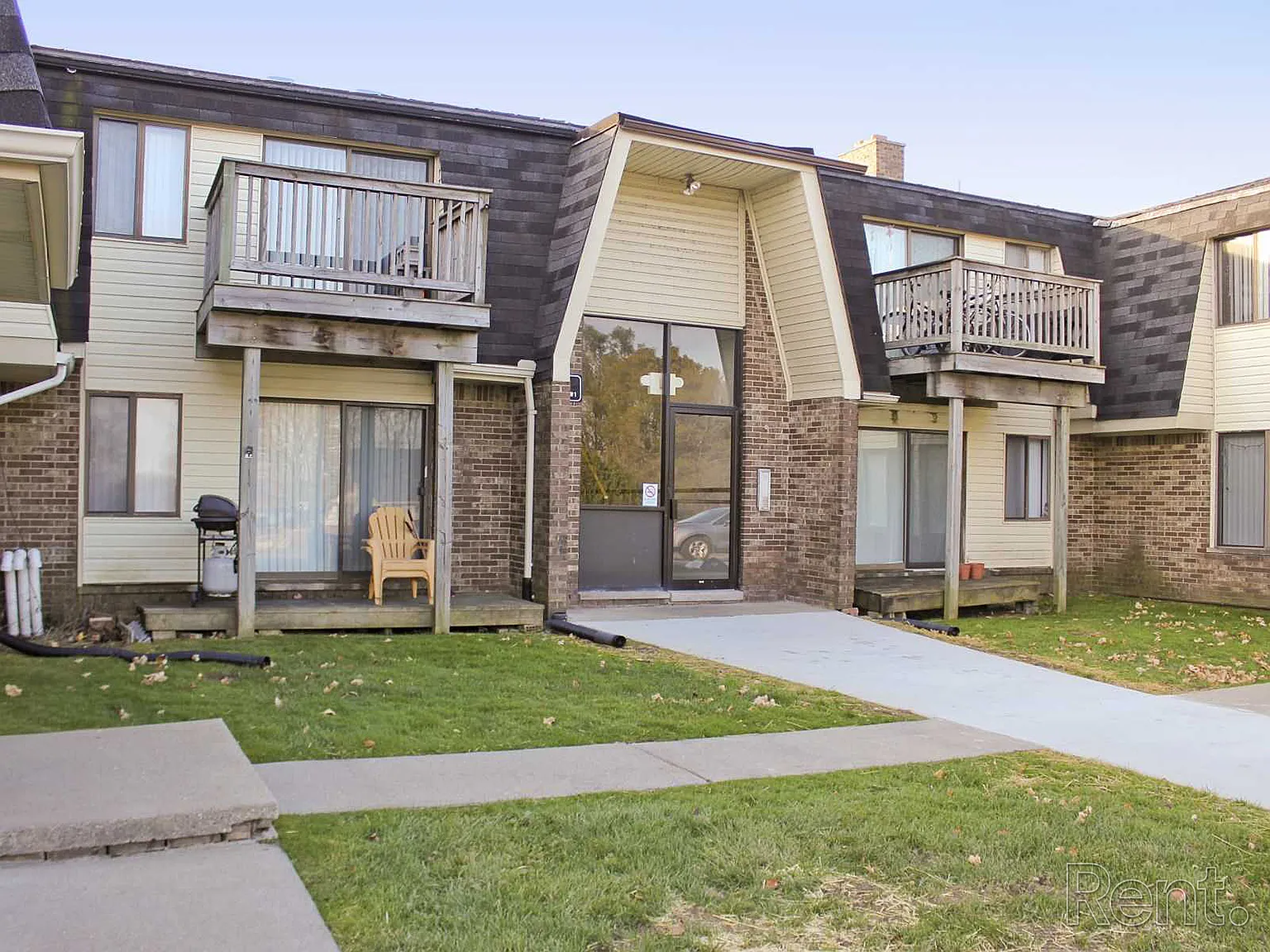 Tivoli Apartments — Photo 1