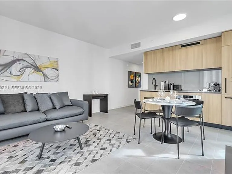 121 NE 5th St #CU-1808 — Photo 3