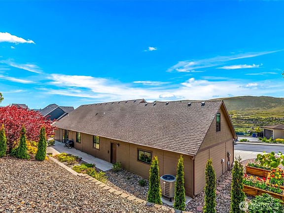 5th image of 2741 SE Falcon View Drive