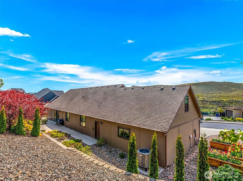 5th image of 2741 SE Falcon View Drive