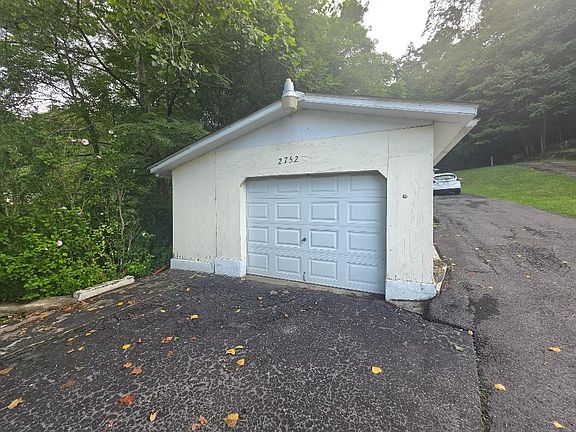 4th image of 2752 Harper Rd