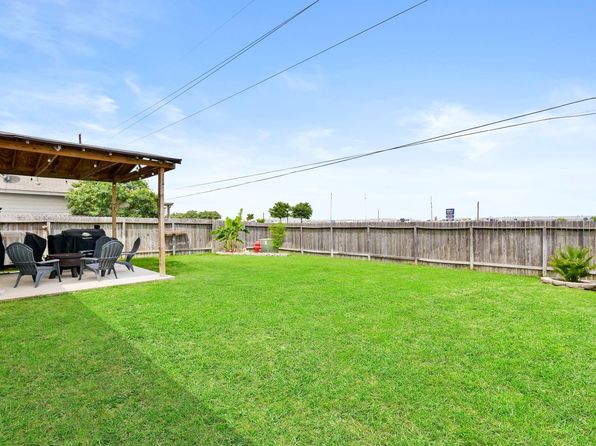 1045 Spindle Tree Ln, Brookshire, TX 77423