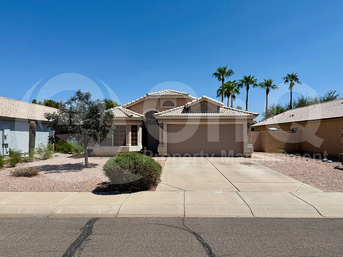 3 bed, 2.0 bath, 1548 sqft, $2,195 — Photo 1