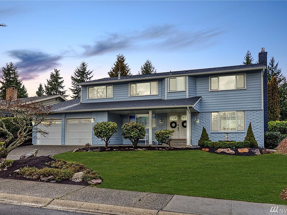 Magnificent home on the 13th tee box @ Twin Lakes golf course.  Enter the French doors and experience a wonderful home.  