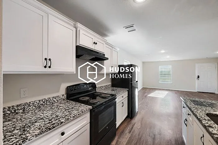 1311 N Travis St — Photo 7