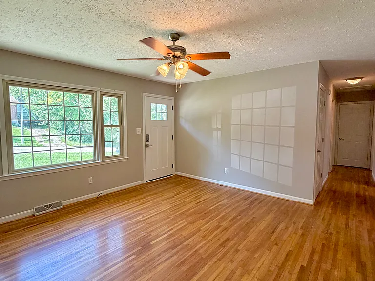 3339 Sutherland Dr — Photo 9