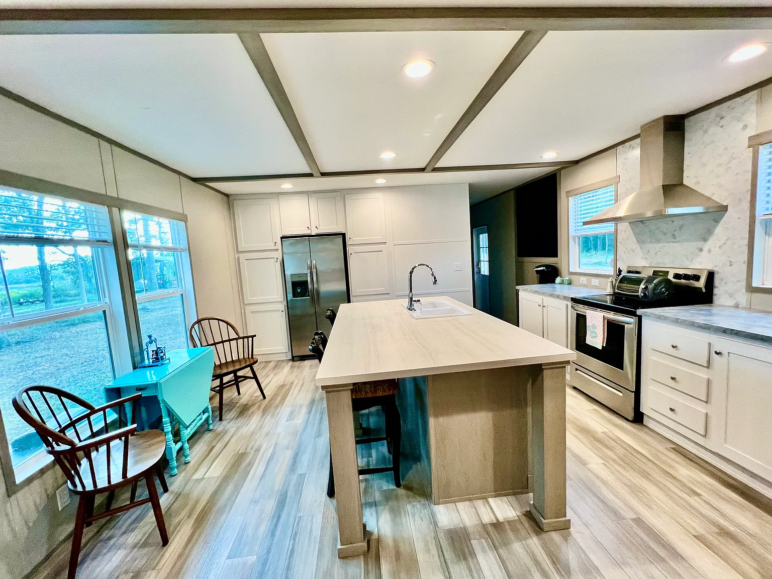 3 bed, 1200 sqft, $2,400 — Photo 4