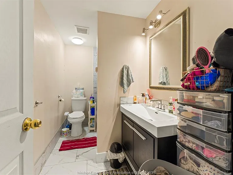 890 Howard Ave — Photo 36