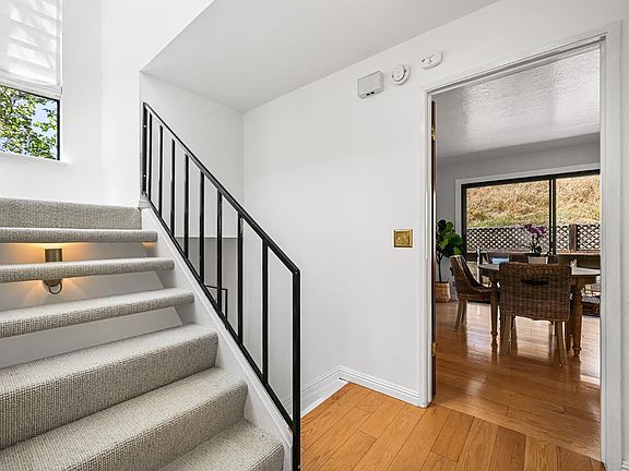 3rd image of 32 Mariposa Lane