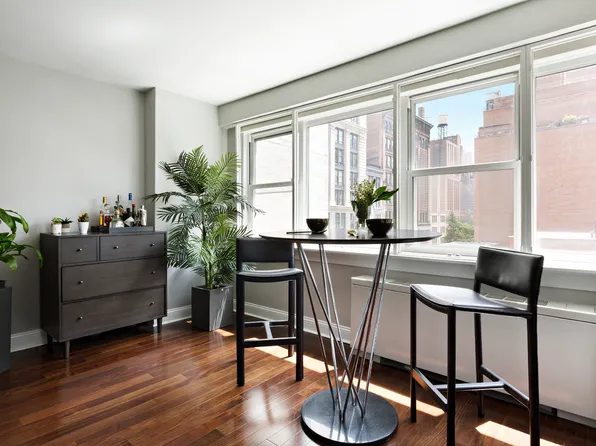 101 West 12th Street 6L image 2 of 8