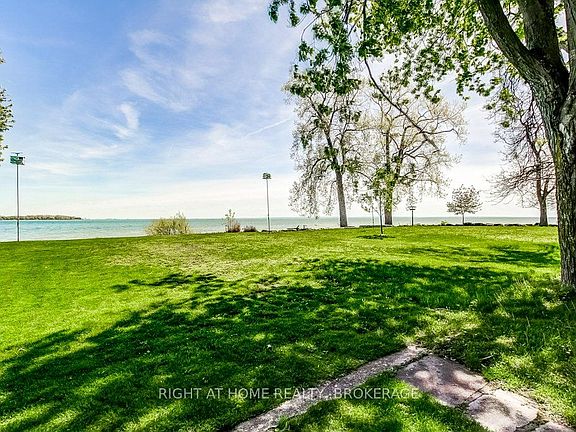 4th image of 306 Prospect Point Rd S