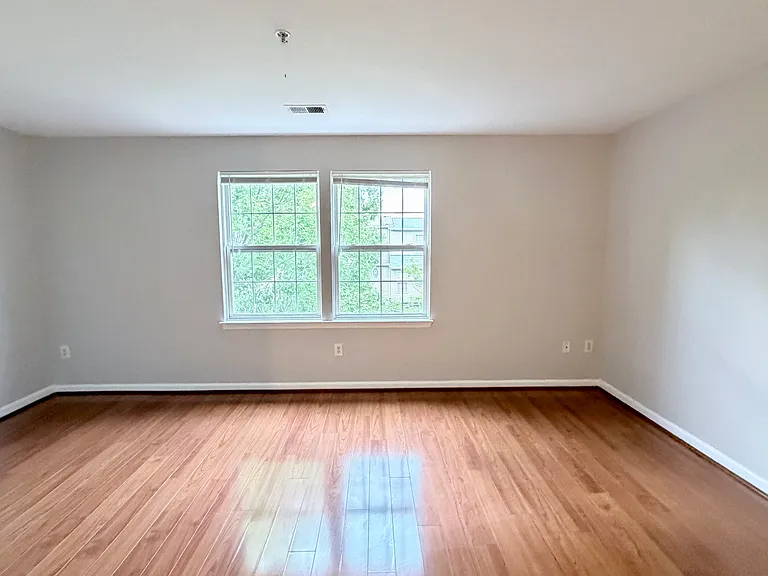 603 Eisenhower Dr — Photo 15