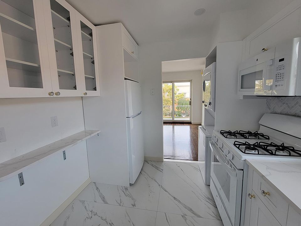 1st image of 150 Mayfair Dr N Floor 2