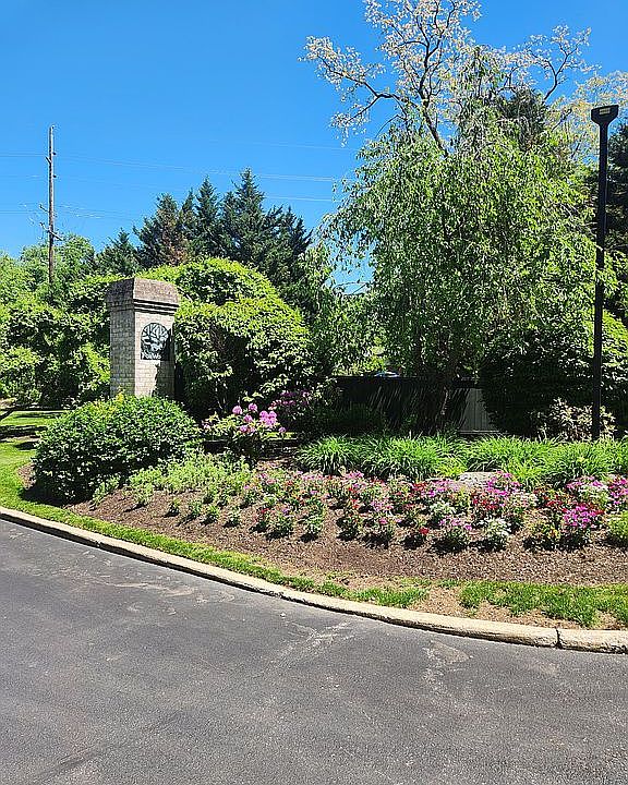 1st image of 574 Foxwood Ln