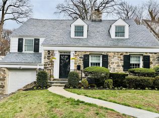 17 Mulberry Ln, New Rochelle, NY 10804