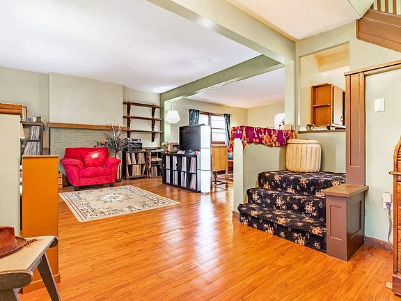 4th image of 1304 W Parkside Dr