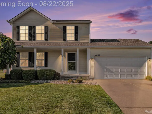 1459 Manistee Dr, Grand Blanc, MI 48439
