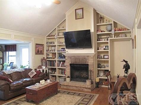 5th image of 209 Texas Dr