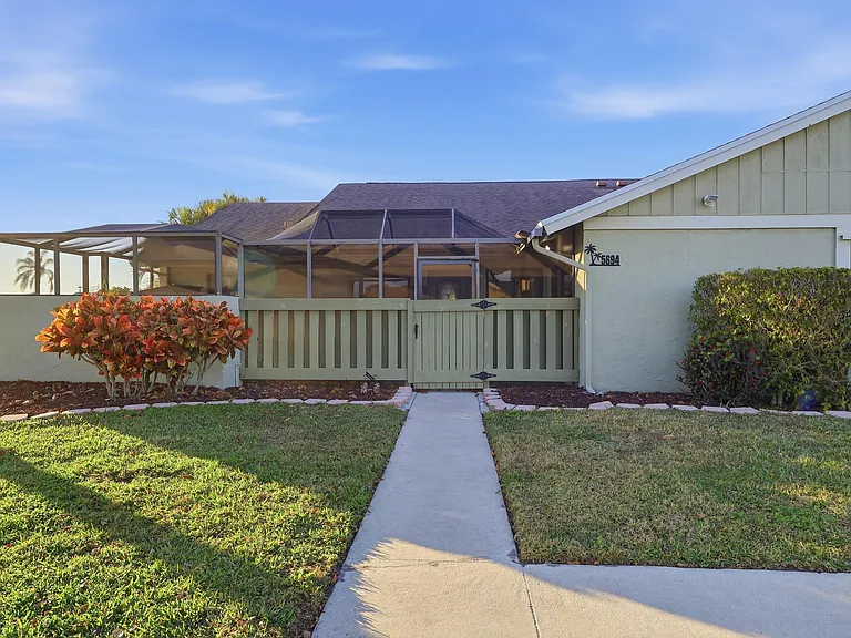 5694 Northpointe Ln — Photo 1