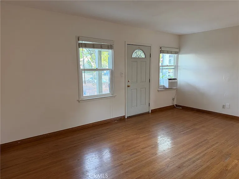 3017 W Victory Blvd — Photo 5