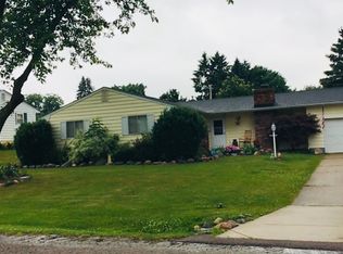 70 Eastdale Dr, Howell, MI 48843