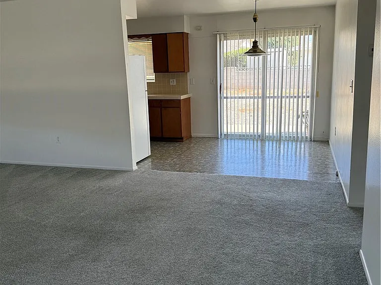28906 W Worcester Rd — Photo 4