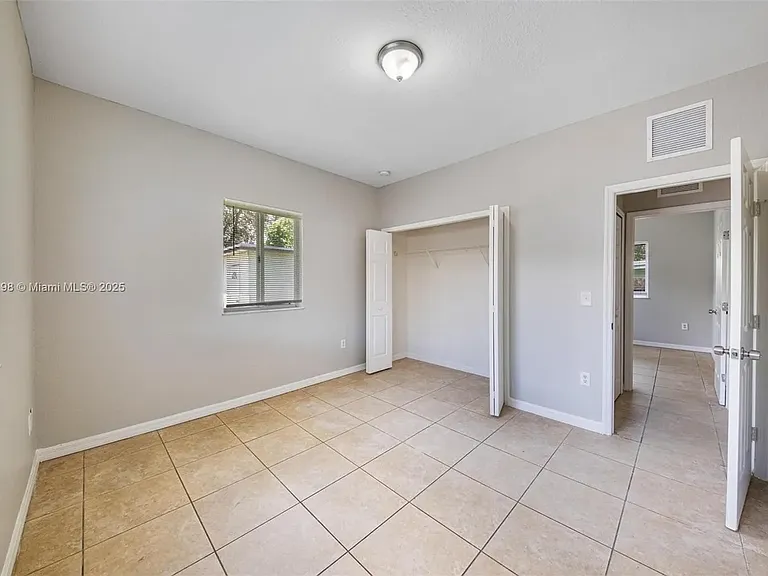6124 SW 39th St — Photo 24