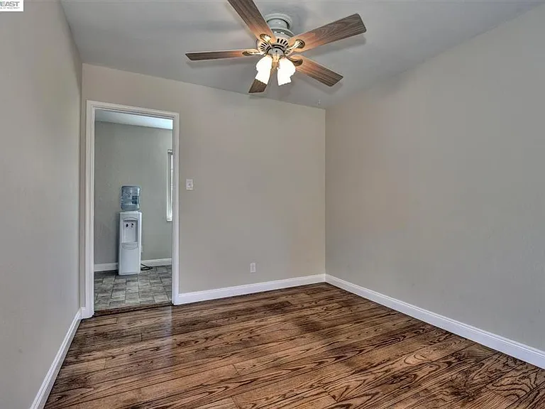 33128 Hemlock Dr — Photo 15