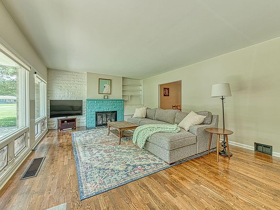 2nd image of 219 Park St