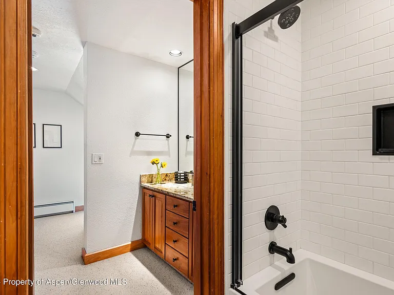 326 W Hopkins Ave — Photo 23