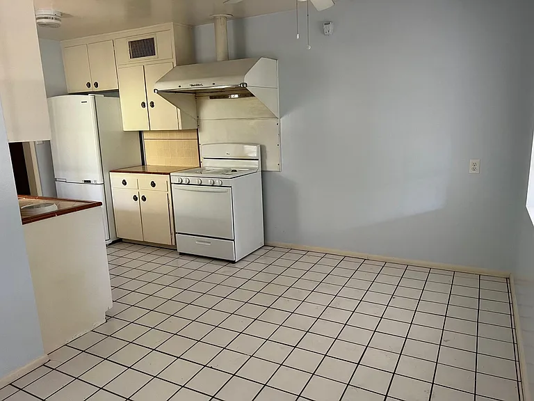 4239 E Flower St — Photo 15