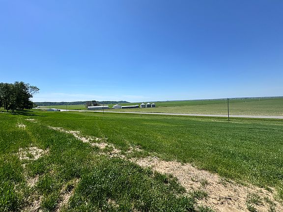 4th image of 2294 Bluff Rd