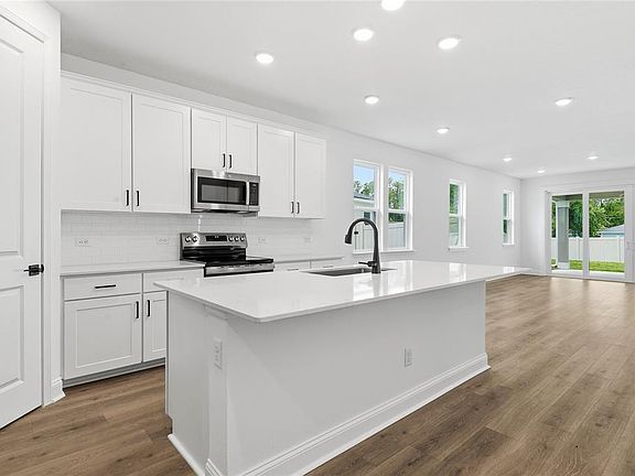 4th image of 212 Enclave Ave