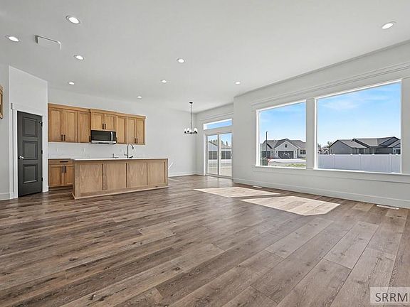 2nd image of 461 Spruce Way