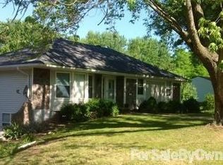 19550 Countryside Ln, Weston, MO 64098