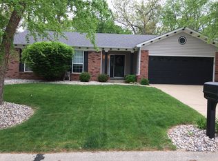 418 Hidden Lake Dr, Saint Peters, MO 63304