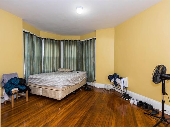 5th image of 40 Marlborough Ave