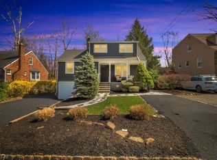 6 Passaic Ave, Roseland, NJ 07068