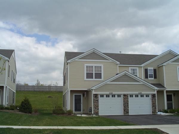 Attached single car garage with private entrance - END UNIT!